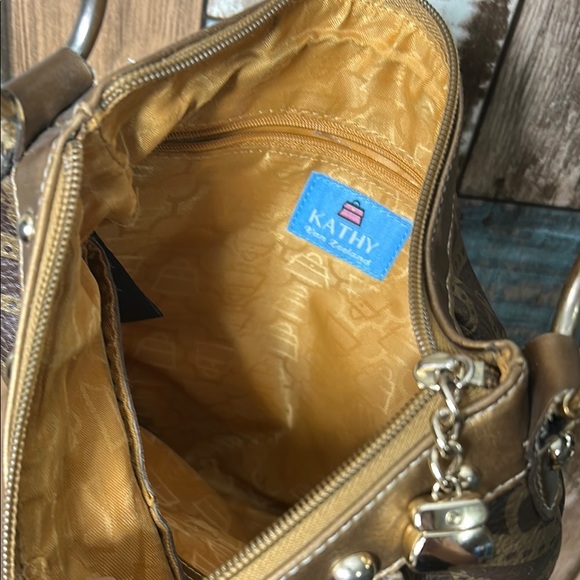 Kathy Van Zeeland Gold and Brown Designer Shoulder Bag - Picture 15 of 16